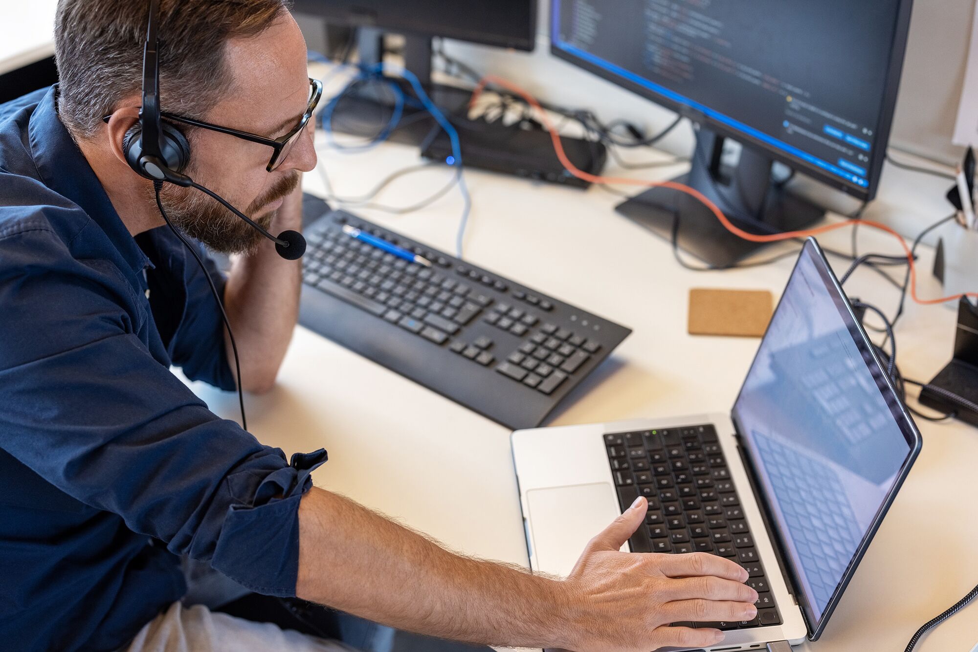 Premium tech support experiences connect customers with knowledgeable experts via phone, web chat, or app.