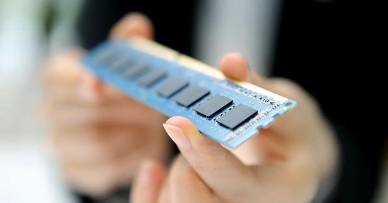 DRAM memory shortages due to increasing AI usage are driving smartphone supply and pricing challenges.