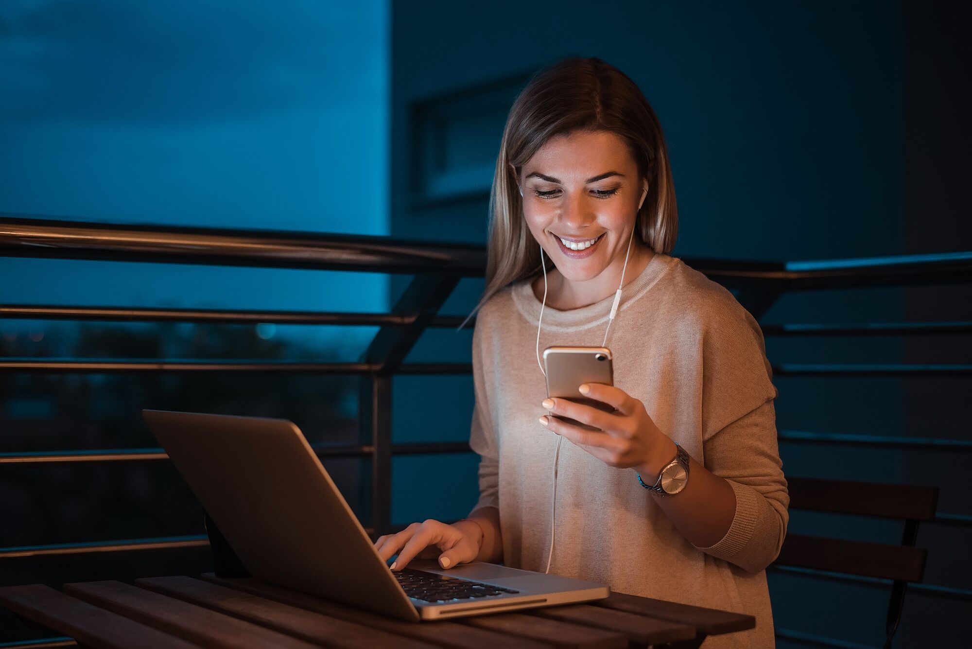 CL-MOBILE-shutter-743018551-DAM