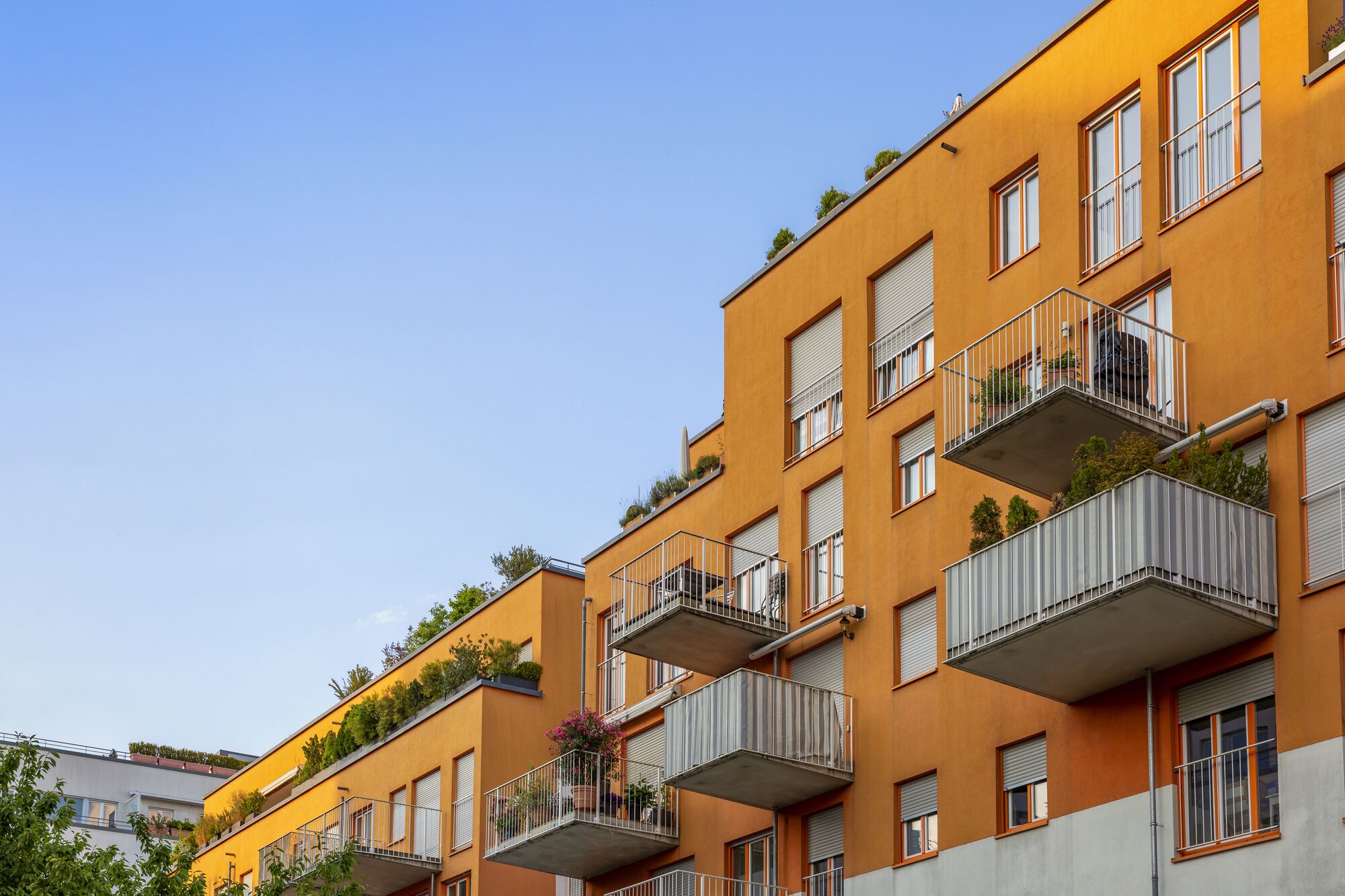 GettyImages-2216511333_ornage building_3x2