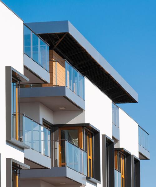 RENTERS-shutter-788308804-DAM_5x6
